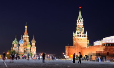 La place rouge avec le kremlin, Basile le bienheureux