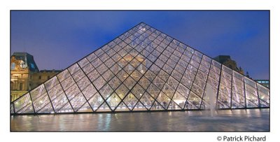 La pyramide du louvre