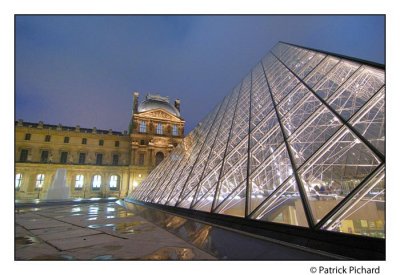 La pyramide du louvre