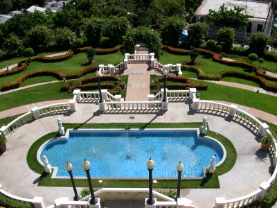 Ponce: Castillo Serralles garden