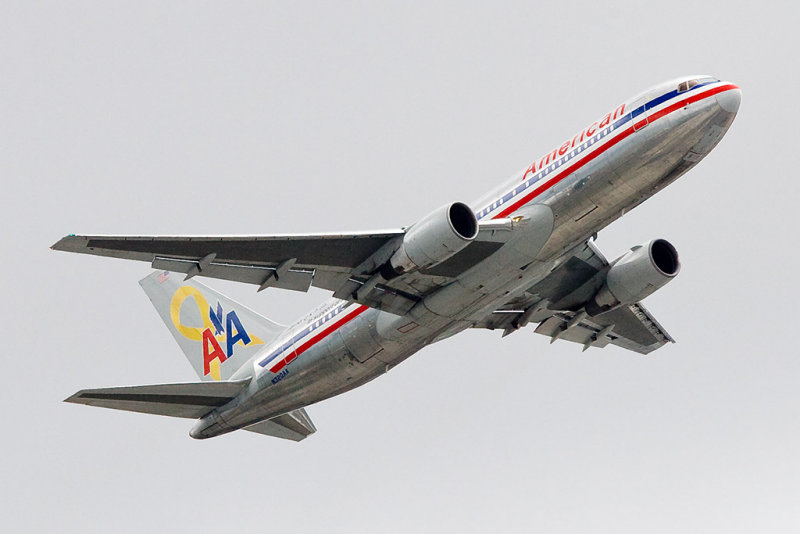 5/16/2011  American Airlines Boeing 767-223/ER Flagship Independance N320AA