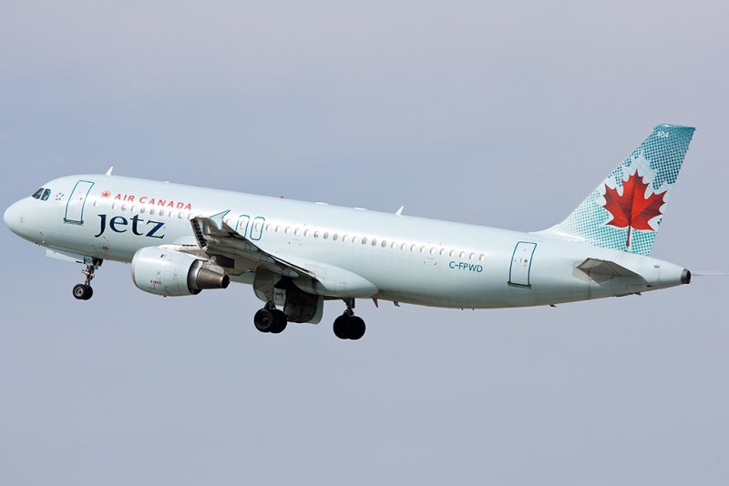 5/22/2011  Air Canada Jetz Airbus A320-211 C-FPWD