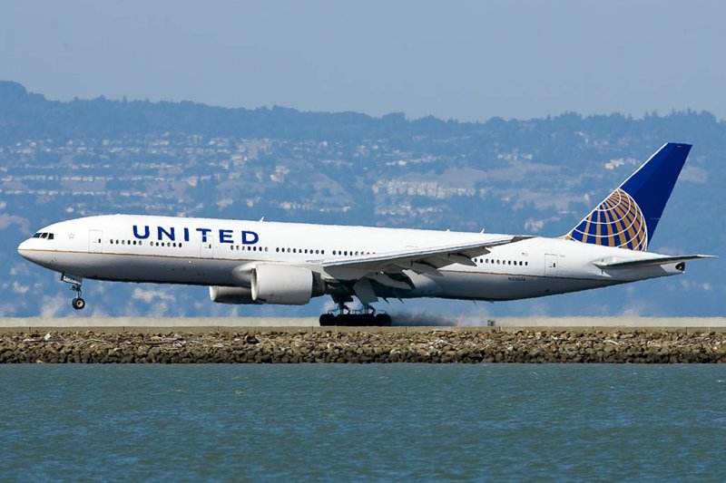 7/24/2011  United Airlines Boeing 777-222/ER N226UA
