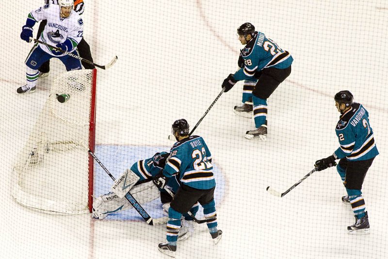 BH2D7367.jpg Goal by Henrik Sedin