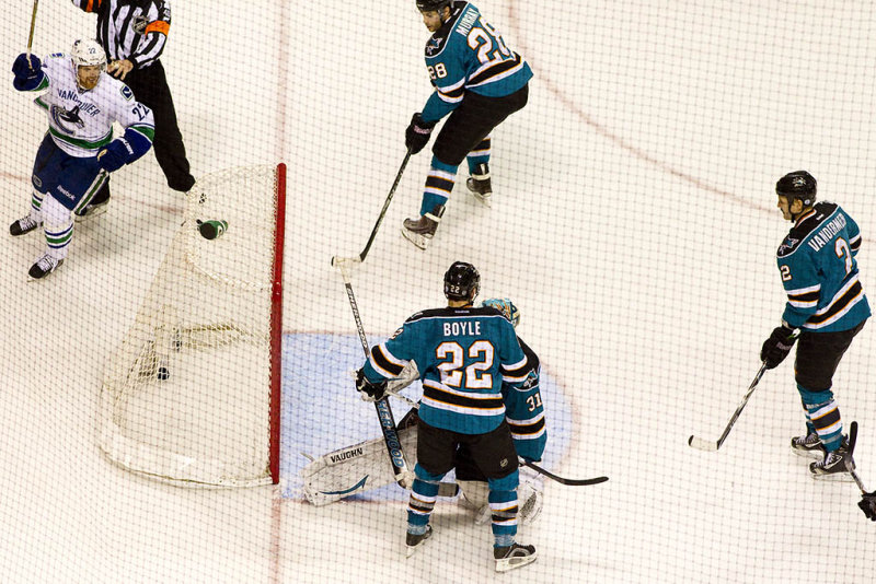 BH2D7368.jpg Goal by Henrik Sedin