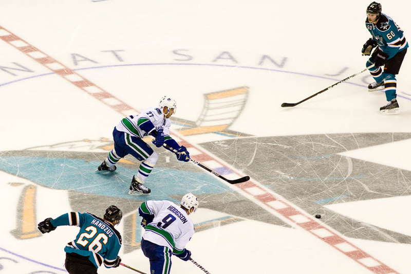 BH2D7523.jpg Manny Malhotra chasing the puck