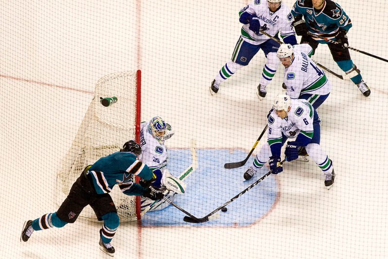 BH2D7590.jpg Martin Havlat trying to put one in but is blocked by Sammy Salo