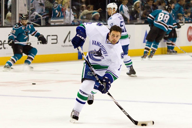 BH2D6934.jpg Dan Hamhuis