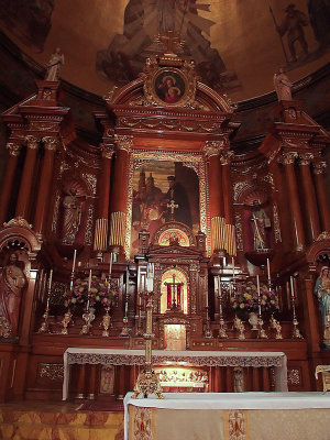 Altar at St John Cantius Roman Catholic Church in Chicago Il .jpg