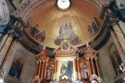 Altar at St John Cantius Roman Catholic Church in Chicago Il IMG_9101.jpg