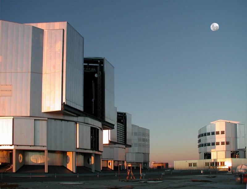 Luna Sobre Paranal