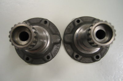 Standard 914-6 (left) and LSD Type (right) - Output Flange Comparison - Photo 3