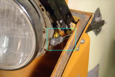 914-6 GT Mechanical Headlight Raisers - Right Side Installation Photo Sequence - Photo 36