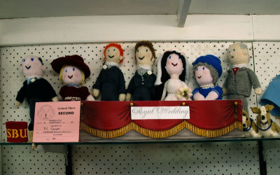 Royal weddung, knitted
