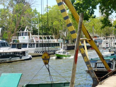 Where you find the tourist boats 