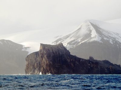 Lavebrua Island with Deception Island behind