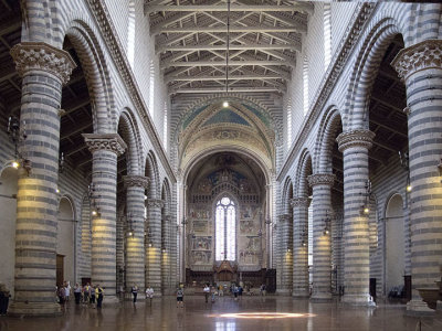 Orvieto Cathedral Nave .jpg