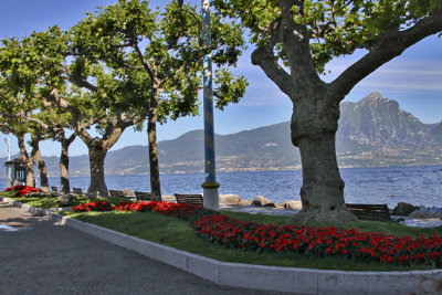 Lake Garda with mountain .jpg