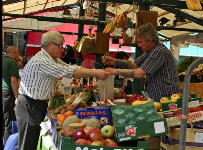 Venice - Vendor and customer.jpg