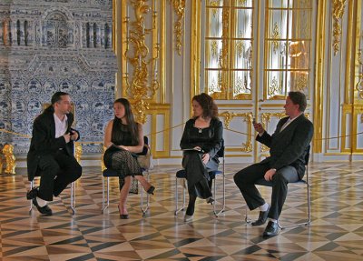 Catherines Palace - singers taking a break.jpg