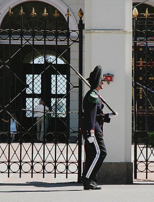 Oslo Royal Palace Guard.jpg