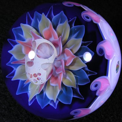 Kobuki added a Snodgrass skull to one of his flowers.