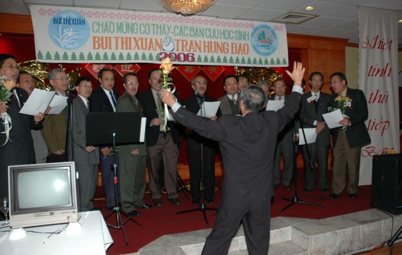 thay Cuong chi huy ban hop xuong THD