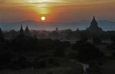 Sunset over Shwesandaw Paya.Bagan