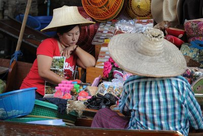 Damnoen Saduak floating market