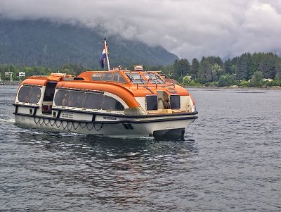 Lifeboat acting as a ferry