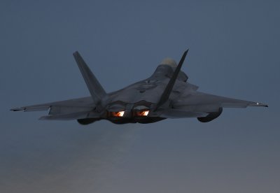 USAF Lockheed Martin/Boeing F-22 Raptor dusk arrival (going around)