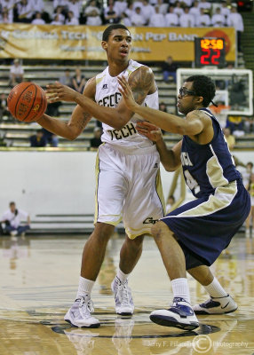 Jackets G Rice looks to pass around Mocs G Ballard