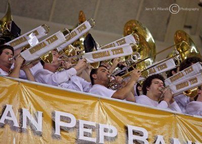 Yellow Jackets Pep Band plays the team onto the floor