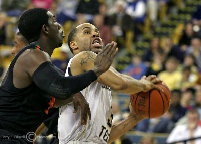 Yellow Jackets G Maurice Moe Miller drives past a Hurricane player