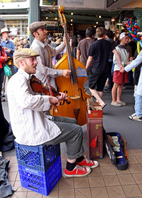Musical duo serenading visitors at the Pike Market