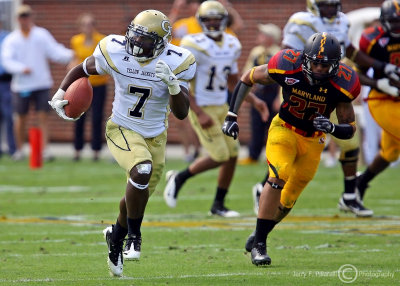 Jackets B-back David Sims races down field with Terrapins DB Hughes in pursuit