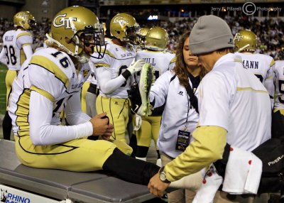 Jackets WR Corey Dennis is assisted on the sidelines by the training staff