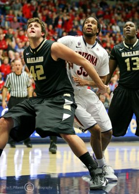 Wildcats F Perry moves to get into good rebounding position against Golden Grizzly C Petros