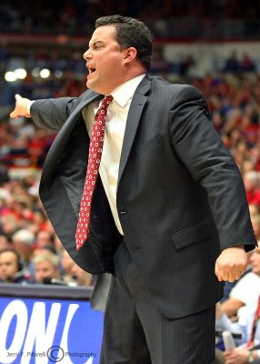 Arizona Wildcats Head Coach Sean Miller shouts to his players