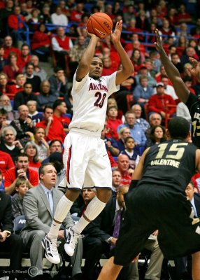 Arizona G Mayes shoots a three pointer from the baseline
