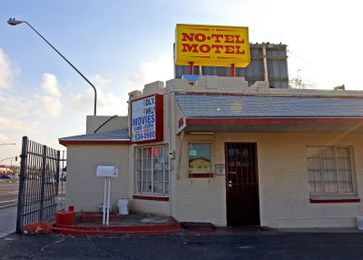 No-Tel Motel on Oracle north of Grant