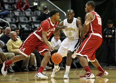 Georgia Tech G Udofia has Alabama F Jacobs set a pick on him while he tries to follow G Lacey