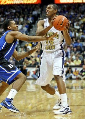 Georgia Tech G Morris looks for a teammate under the basket