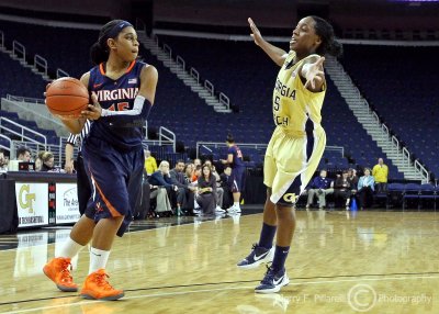 Yellow Jackets PG Metra Walthour cuts off the passing lane of Cavaliers G Ariana Moorer