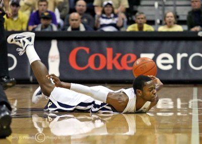 Georgia Tech G Reed makes a diving save of a loose ball along the sidelines