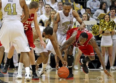 Georgia Tech G Morris goes after a loose ball