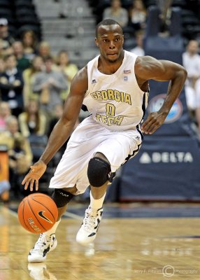 Jackets G Udofia dribbles over mid-court