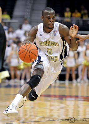 Jackets G Udofia drives toward the basket