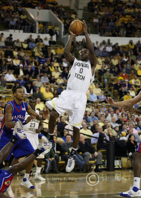 Georgia Tech G Lewis Clinch takes a short jumper in the lane