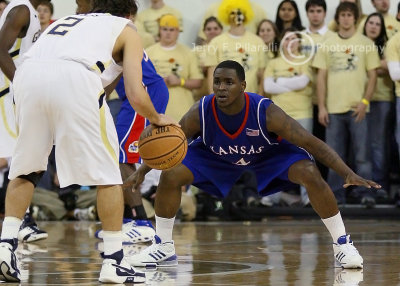 Jayhawks G Collins squares himself on defense